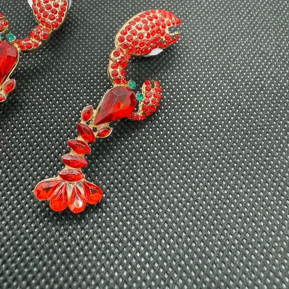 NWT Elegant Red Lobster Crawfish Rhinestone Dangle Earrings - Picture 3 of 5